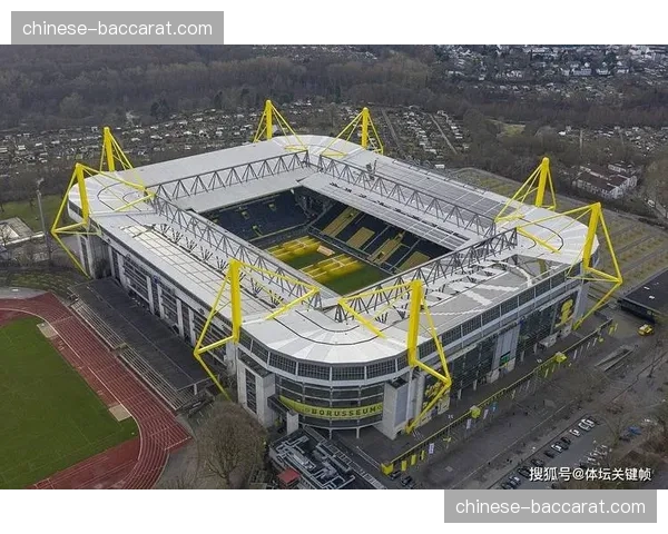 伯纳乌球场完成最新顶棚闭合测试，确保欧冠比赛不受天气影响